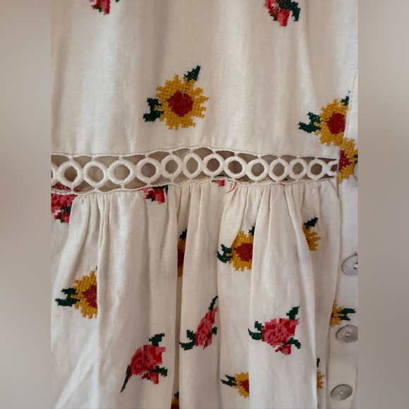 Farm Rio Embroidered Floral and White Midi Dress🌻 - Picture 2 of 6
